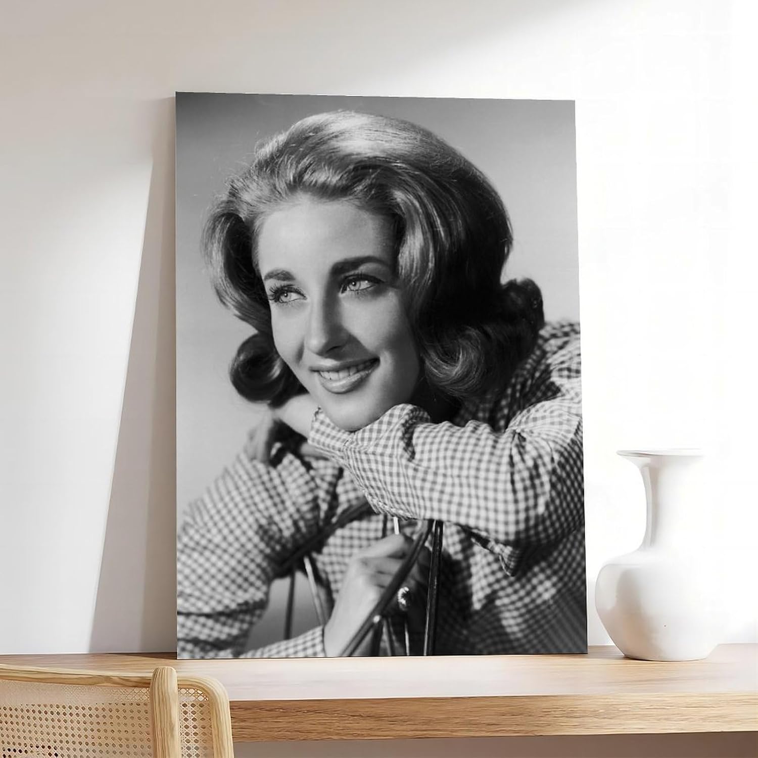 TONITOTA Lesley Gore Classic Rock Music Legend Celebrity Home Bedroom Decor Poster | Retro Historical Black And White Photos | Frame 24x36inch