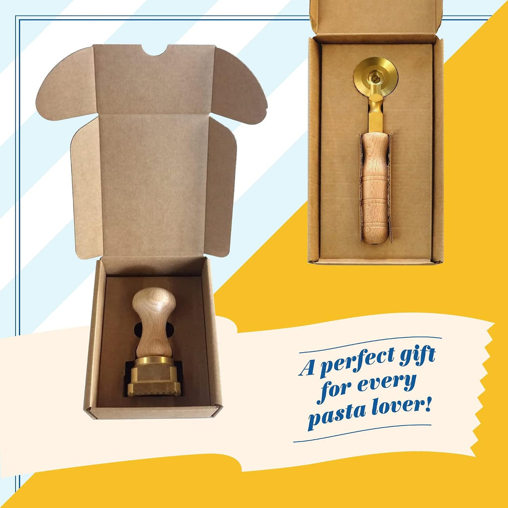 La Gondola Set of 3 Pasta Tools - Square Festooned 1.77x1.77in & Round Festooned 1.97in Ravioli Stamps & Double Pasta Cutter Wheel (Festooned & Smooth) | Brass & Natural Wood | Italian Pasta Cutters
