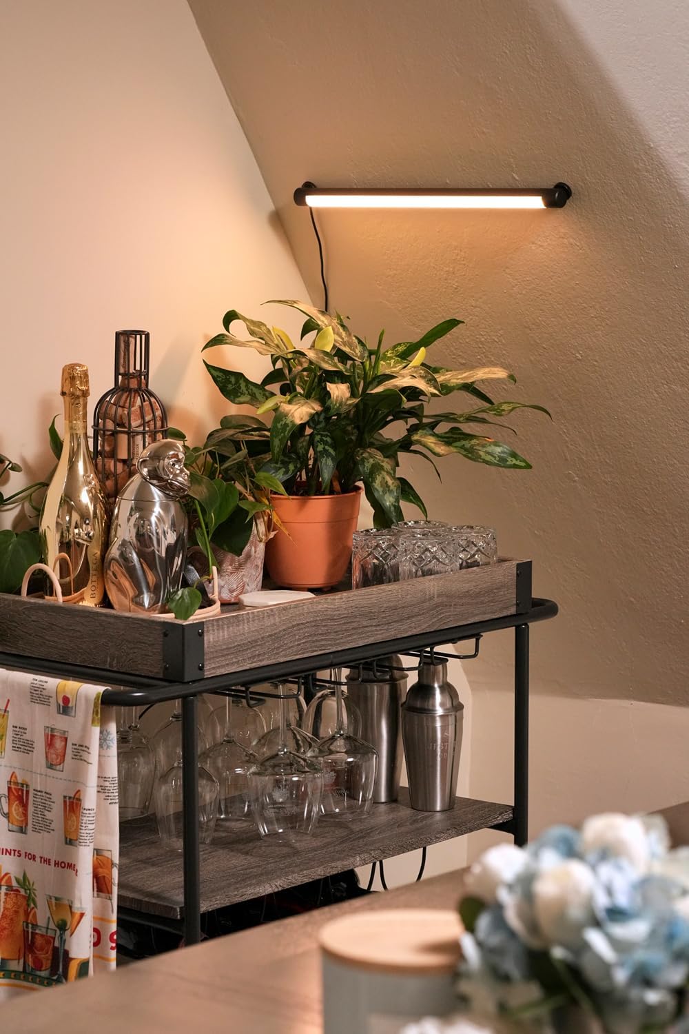 Soltech Solutions Grove™ LED Grow Light - Under-Cabinet/Shelving or wall Mounted LED bar Light for Indoor houseplants and Herbs - Touch Control Power and dimming (Black)