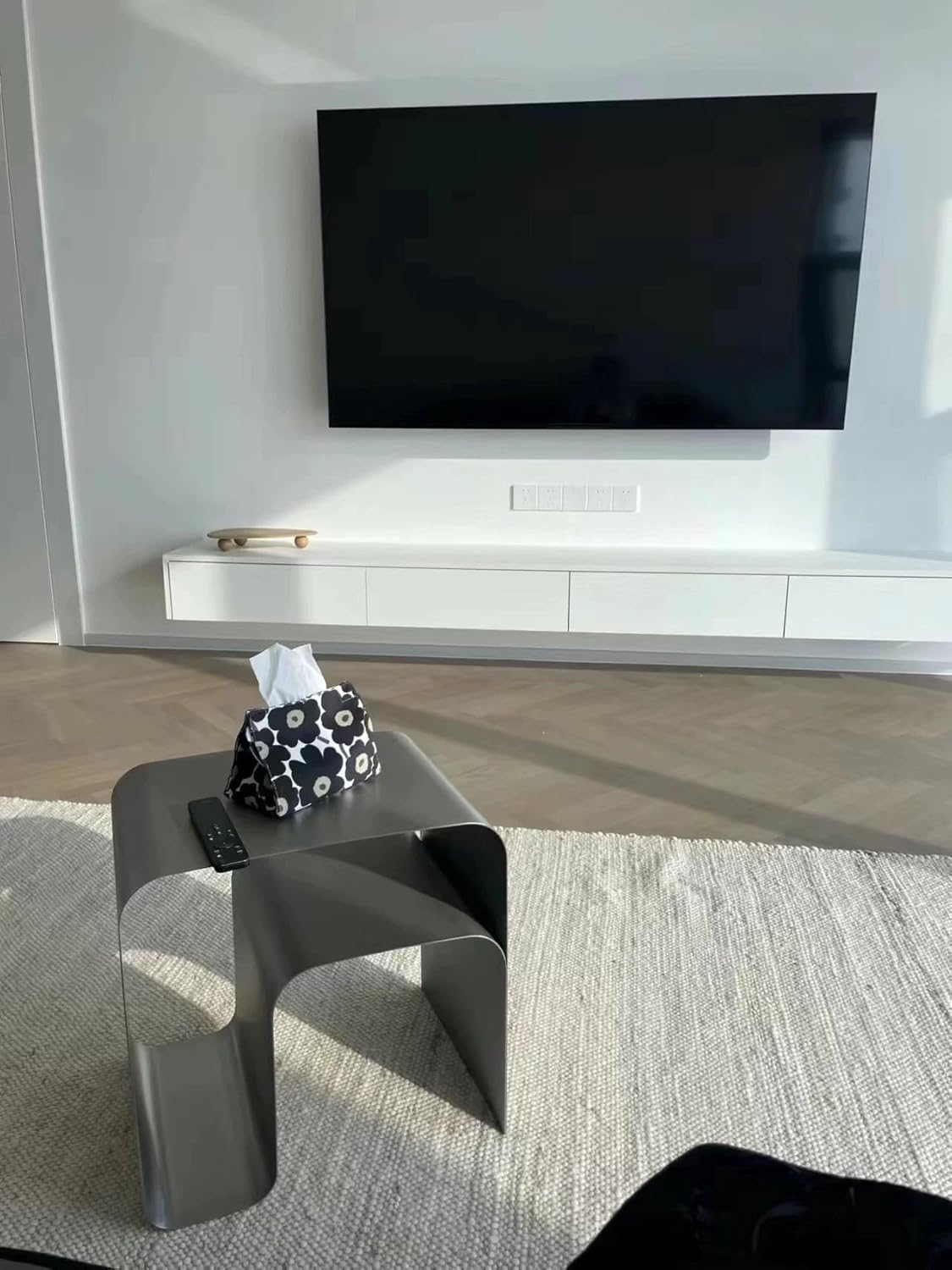 Modern Stainless Steel Side Table, Minimalist End Table with Seamless Curved Design, Durable Accent Table & Nightstand for Living Room, Bedroom, Sofa Side, and Coffee Table Use