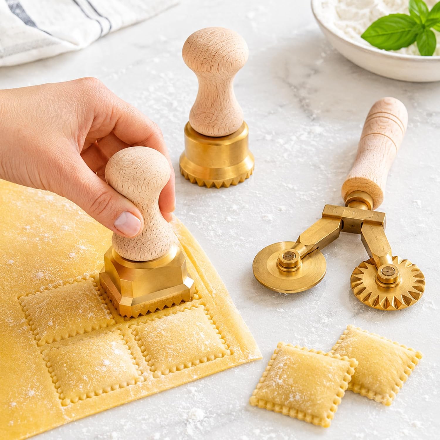 La Gondola Set of 3 Pasta Tools - Square Festooned 1.77x1.77in & Round Festooned 1.97in Ravioli Stamps & Double Pasta Cutter Wheel (Festooned & Smooth) | Brass & Natural Wood | Italian Pasta Cutters