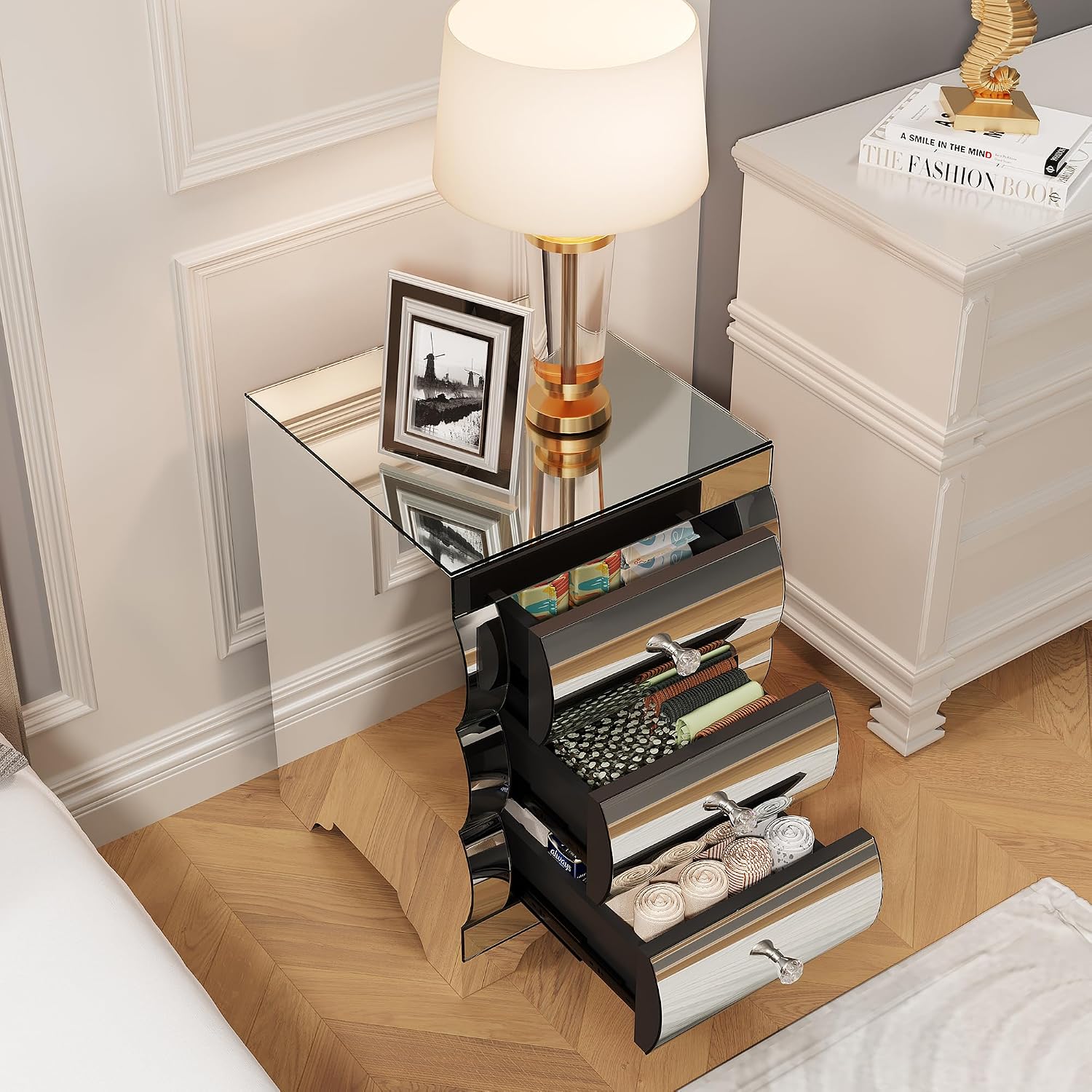 Curved Mirror Nightstand with 3 Drawer Glass Bedside Table for Bedroom Small Spaces End Table for Living Room Fashion Bedroom Furniture