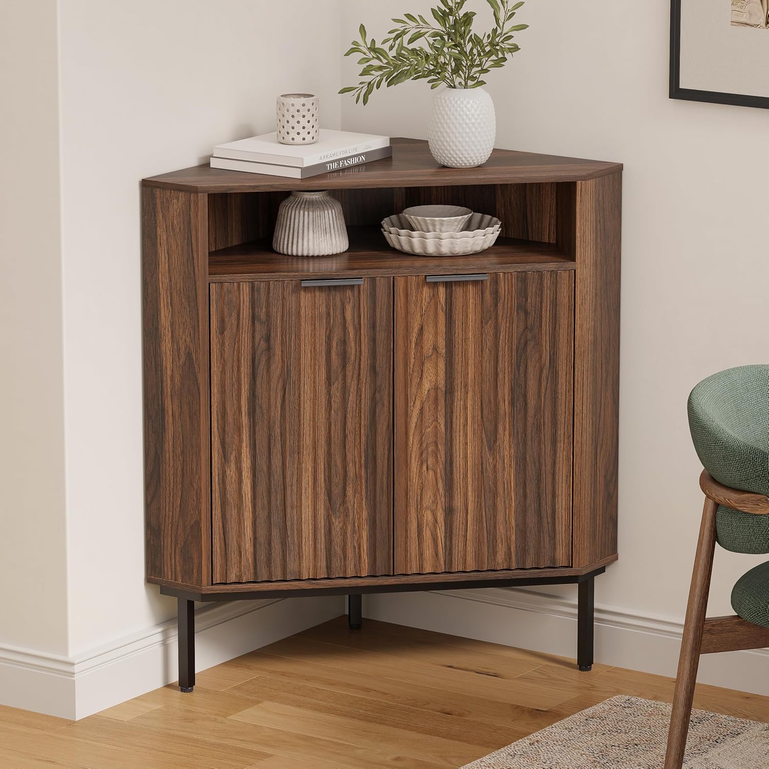EYYTHUNG Fluted Corner Cabinet with Open Storage, Modern Small Corner Floor Cabinet with 2 Doors & Adjustable Shelf, Wooden Narrow Storage Organizer for Small Space,Living Room, Dining Room, Brown